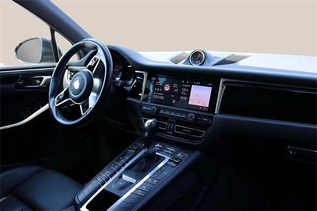 2021 Porsche Macan - Image 8 of 16
