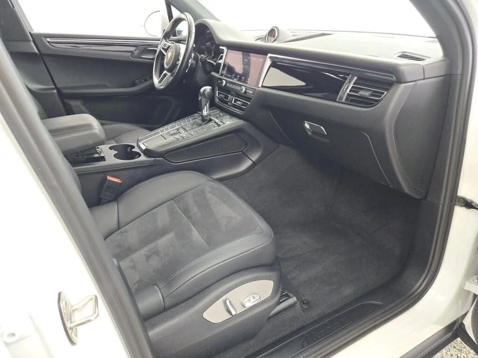 2021 Porsche Macan - Image 9 of 14