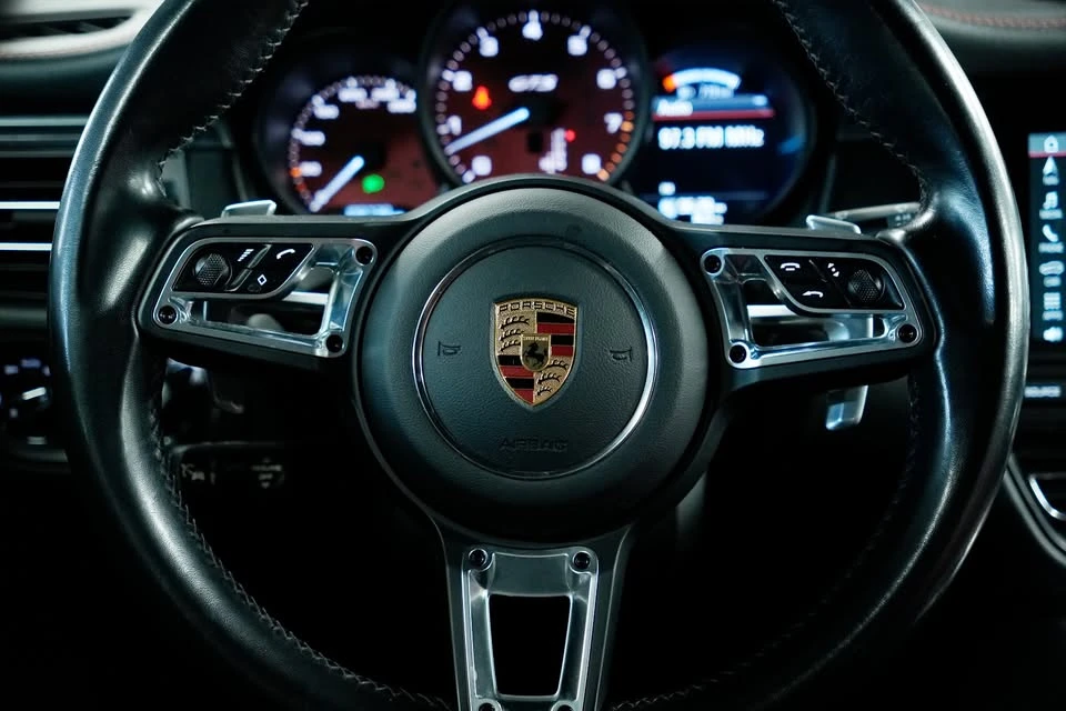 2021 Porsche Macan GTS - Image 9 of 17