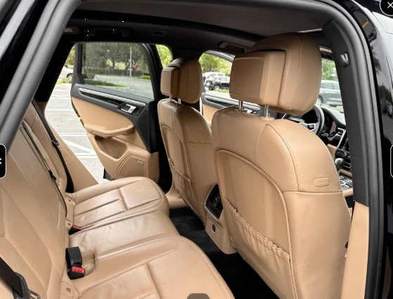 2021 Porsche Macan Turbo - Image 10 of 12