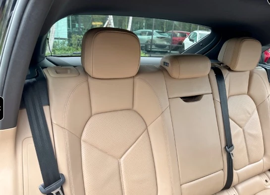 2021 Porsche Macan Turbo - Image 11 of 12