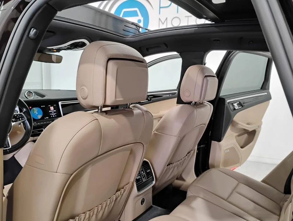 2021 Porsche Macan - Image 12 of 20
