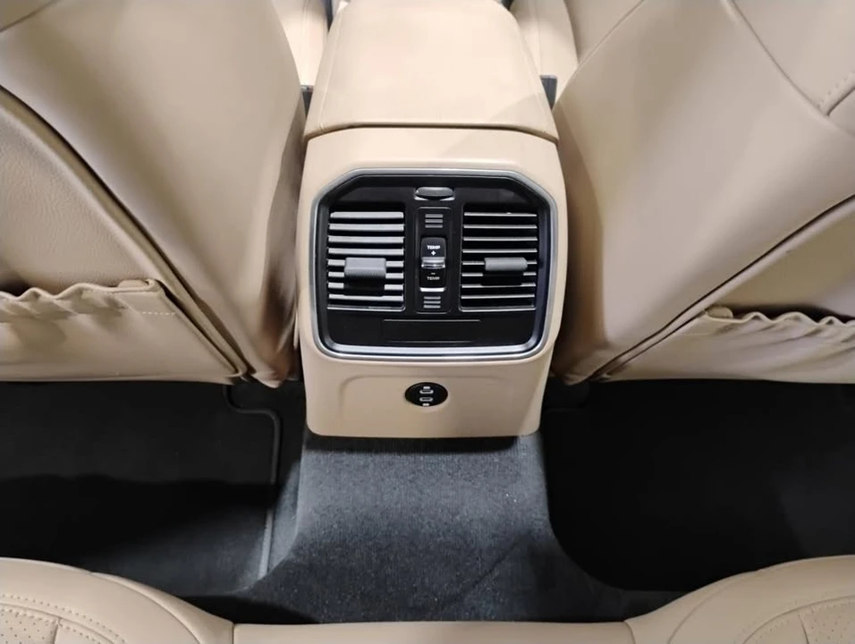 2021 Porsche Macan - Image 13 of 20