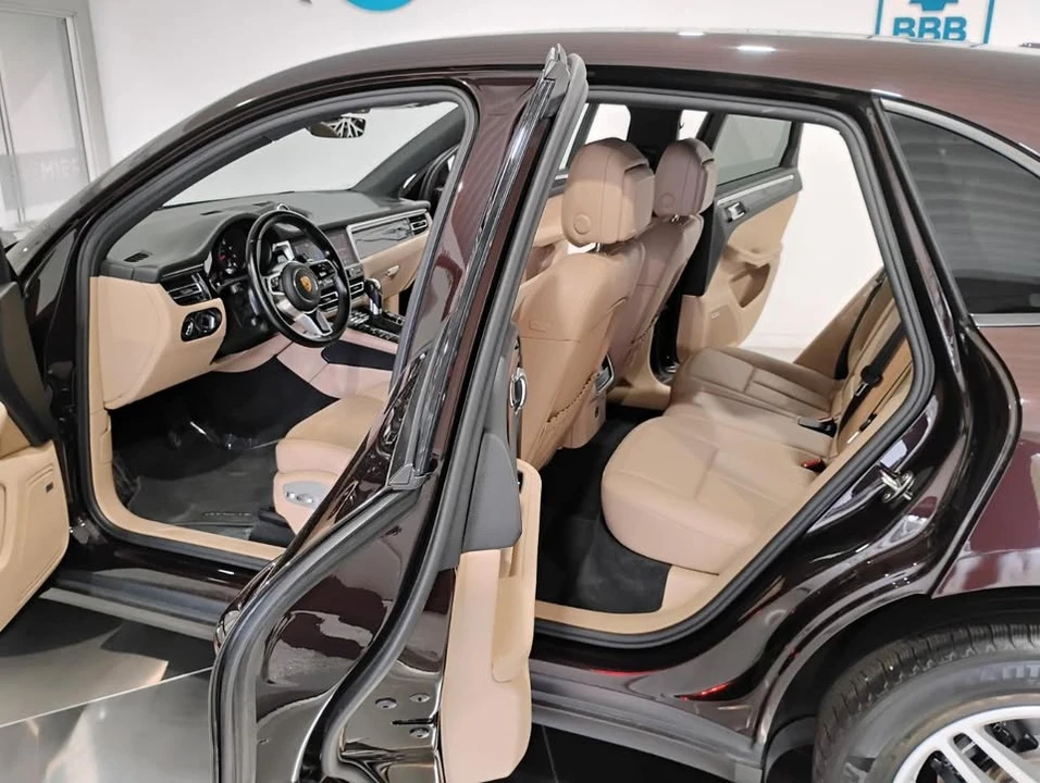 2021 Porsche Macan - Image 7 of 20