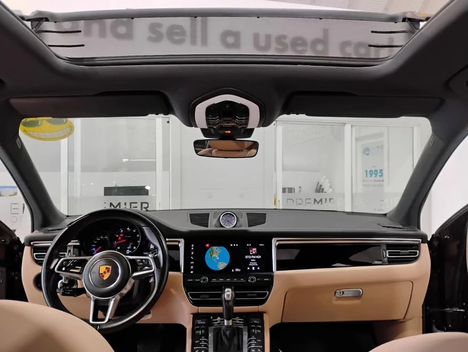 2021 Porsche Macan - Image 15 of 20
