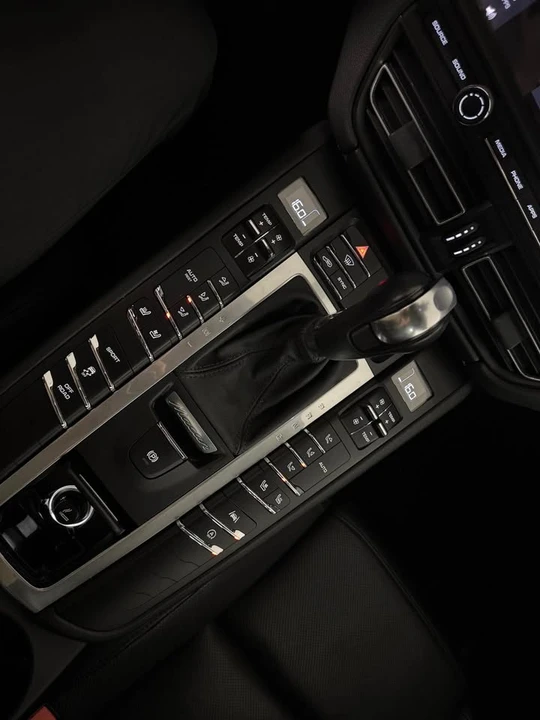 2021 Porsche Macan S - Image 16 of 18