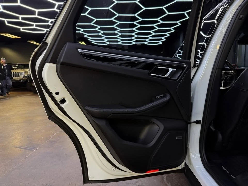 2021 Porsche Macan S - Image 18 of 19
