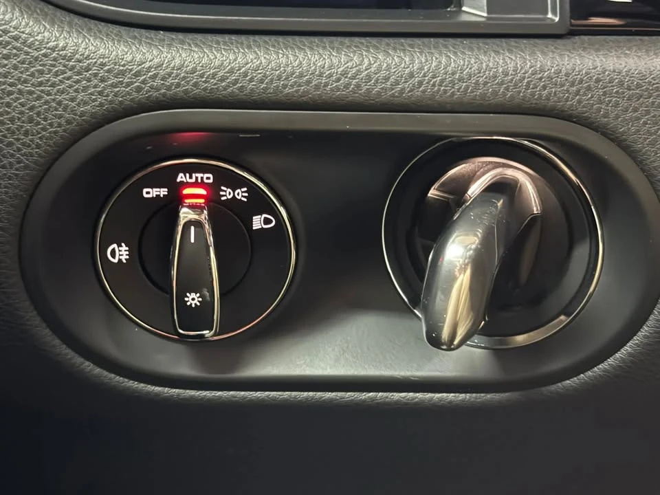 2021 Porsche Macan S - Image 18 of 19
