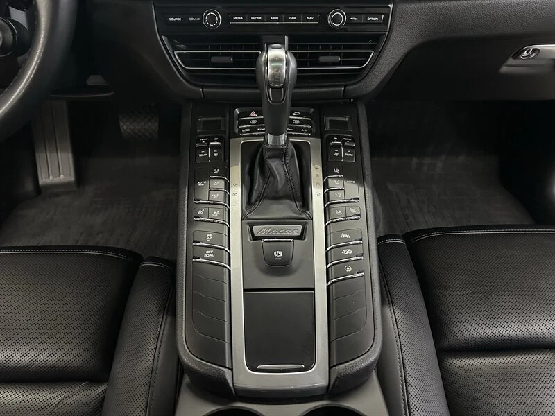 2021 Porsche Macan S - Image 18 of 20