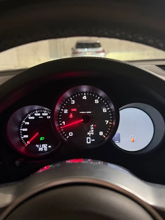 2021 Porsche Macan S - Image 9 of 11