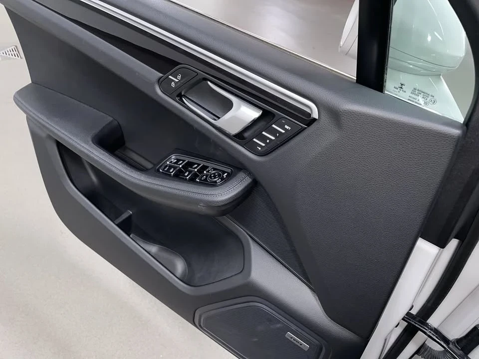 2021 Porsche Macan S - Image 12 of 20