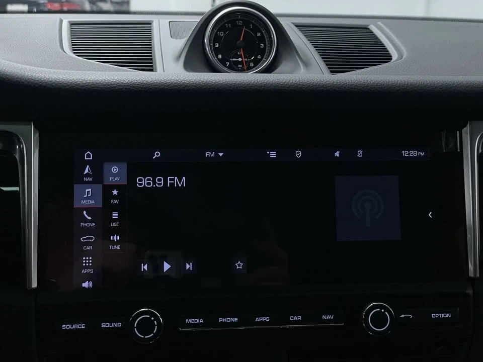 2021 Porsche Macan S - Image 15 of 20
