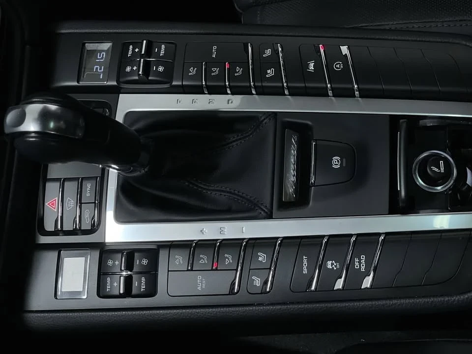 2021 Porsche Macan S - Image 18 of 20