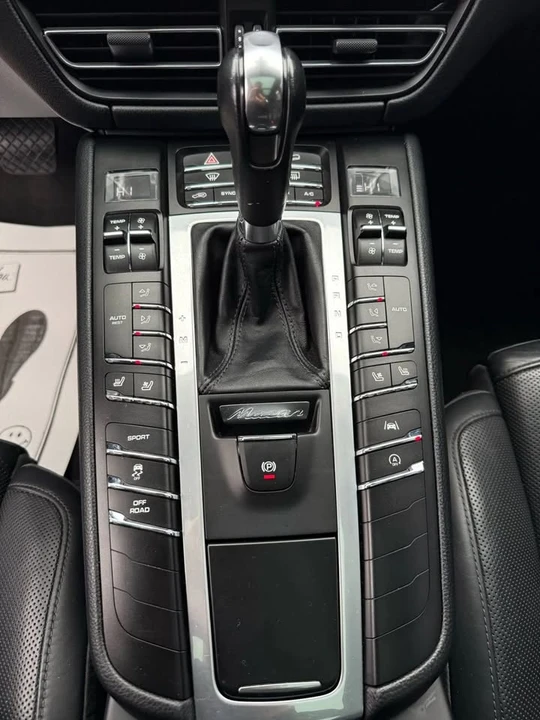 2021 Porsche Macan S - Image 17 of 19