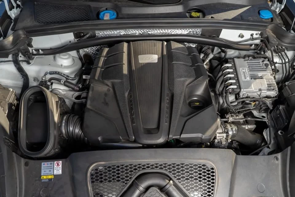 2021 Porsche Macan Turbo - Image 13 of 17