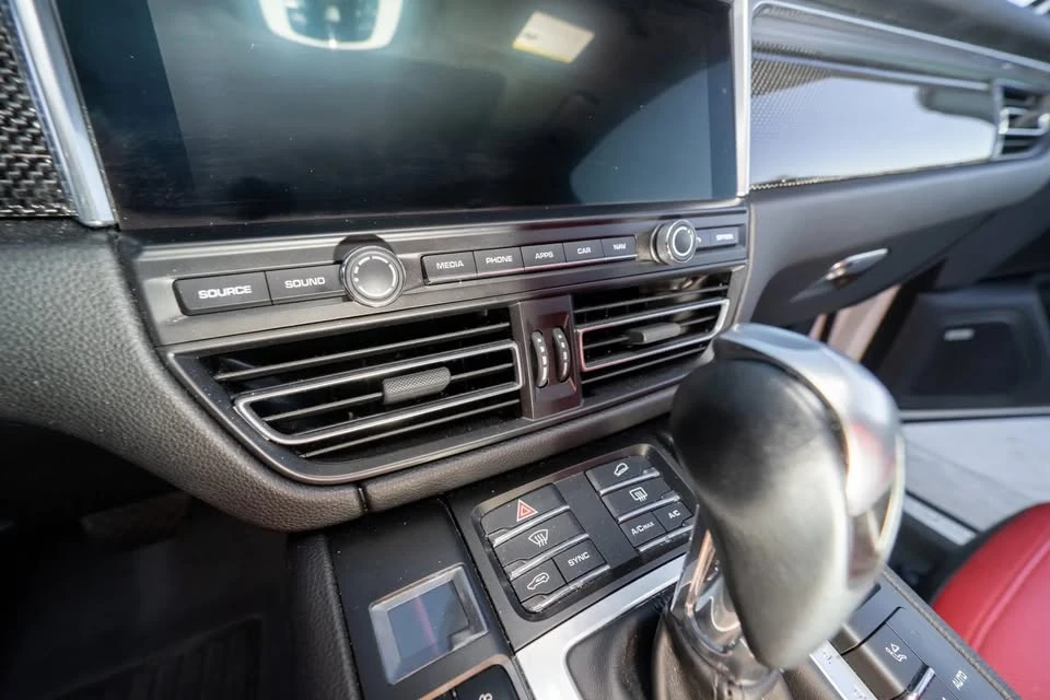 2021 Porsche Macan Turbo - Image 14 of 17
