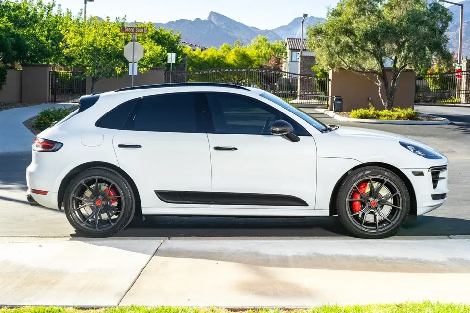 2021 Porsche Macan Turbo - Image 3 of 5