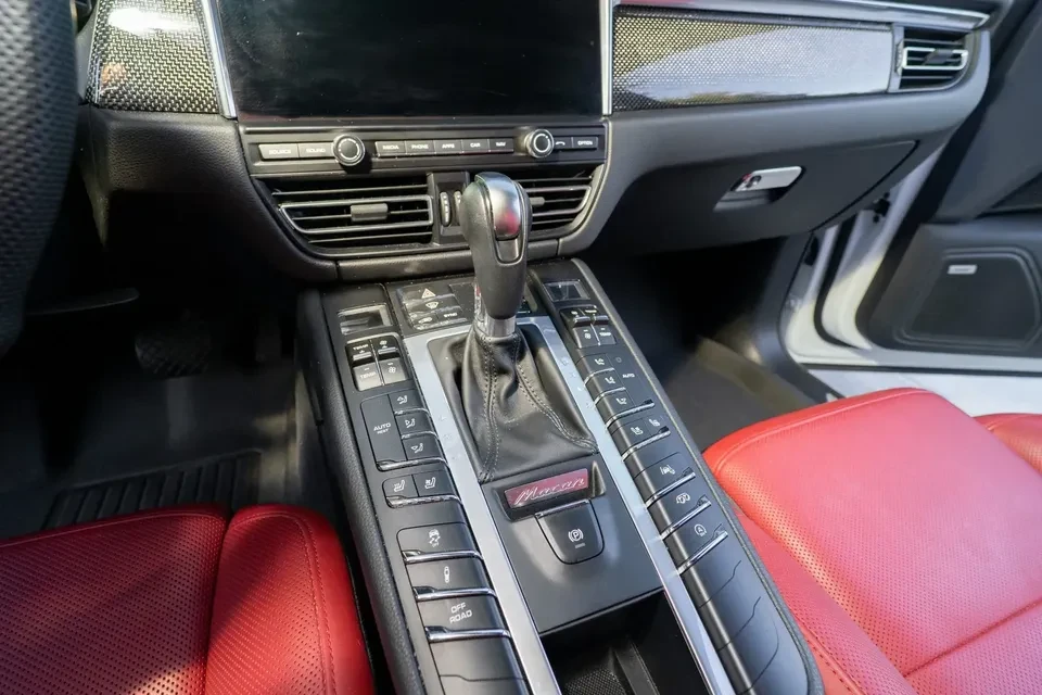 2021 Porsche Macan Turbo - Image 5 of 5