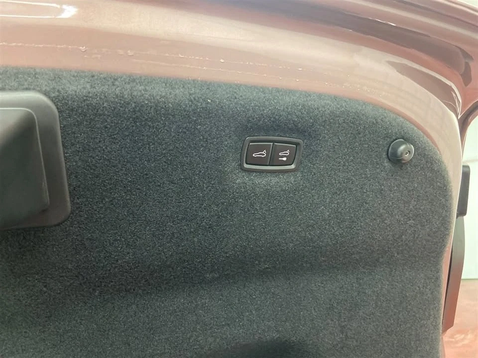 2021 Porsche Taycan - Image 6 of 17