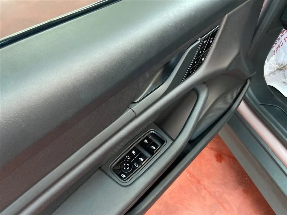 2021 Porsche Taycan - Image 9 of 17