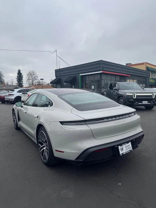 2021 Porsche Taycan 4S - Image 8 of 15