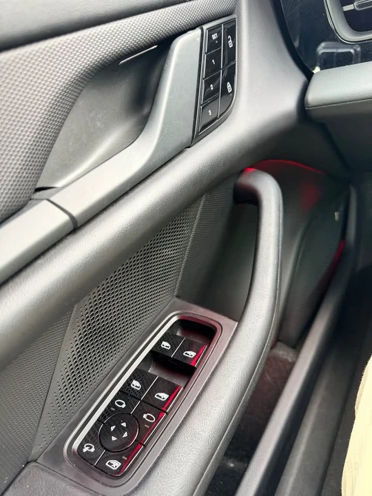 2021 Porsche Taycan 4S - Image 15 of 17