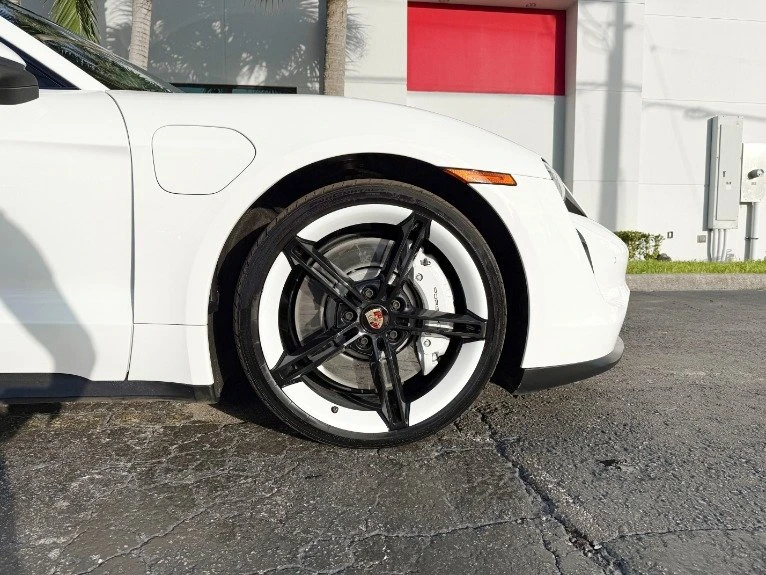 2021 Porsche Taycan 4S - Image 10 of 17