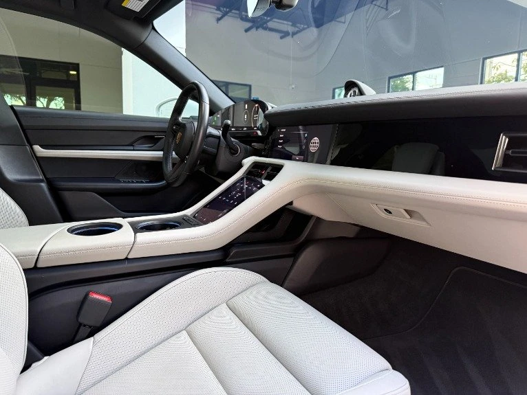 2021 Porsche Taycan 4S - Image 15 of 17