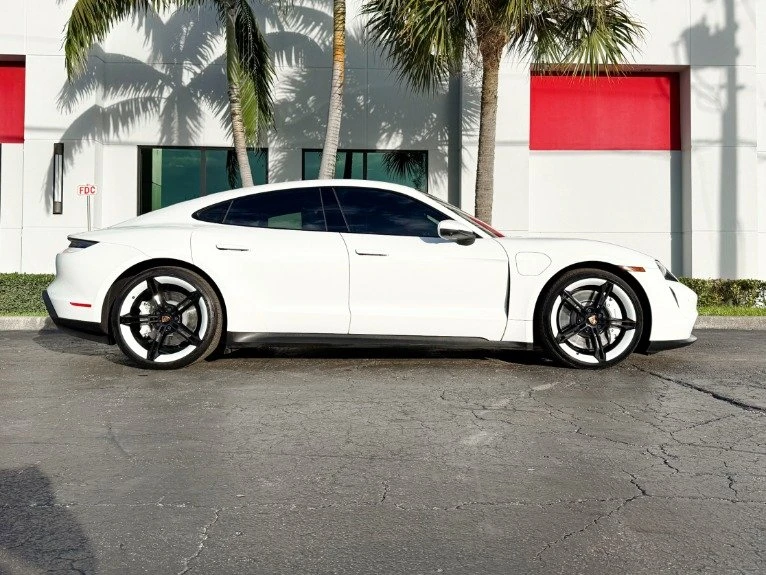 2021 Porsche Taycan 4S - Image 9 of 17