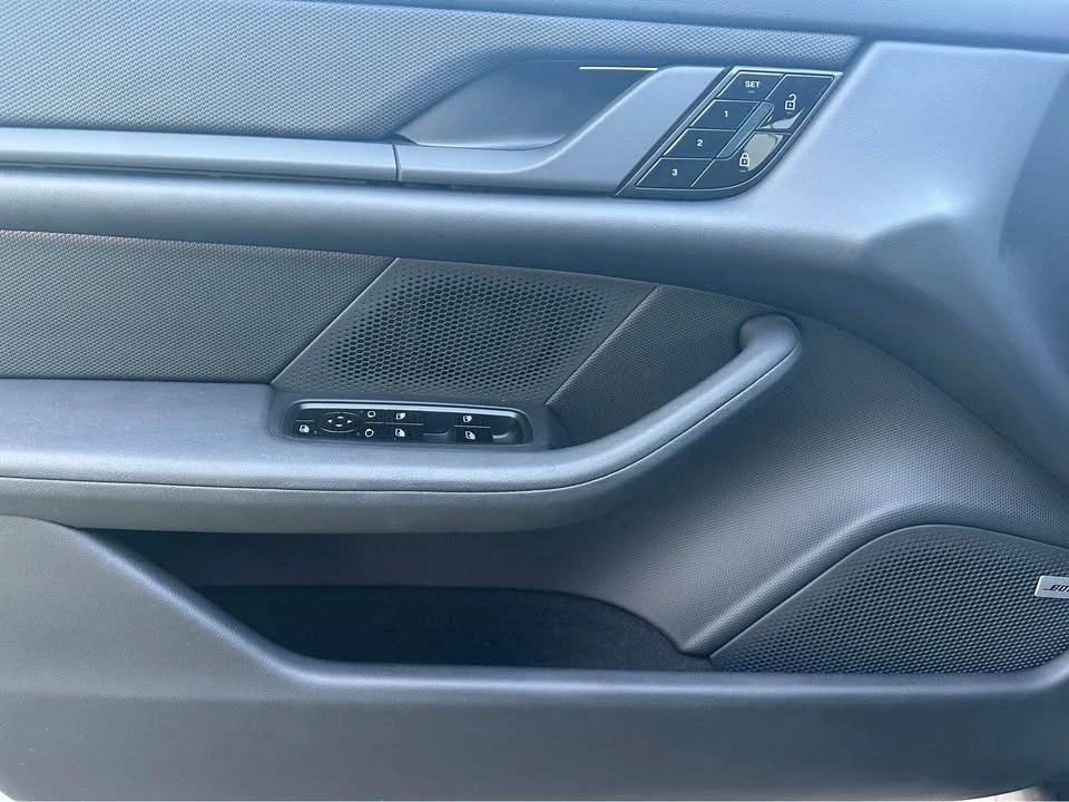 2021 Porsche Taycan - Image 6 of 19