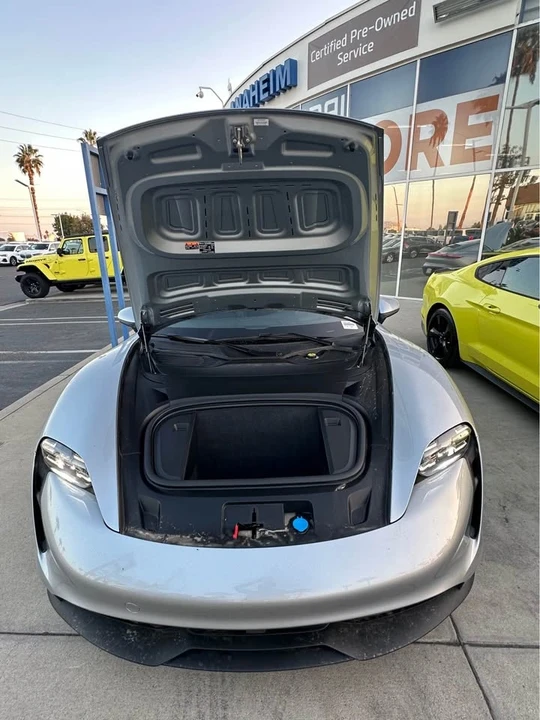2021 Porsche Taycan - Image 18 of 19