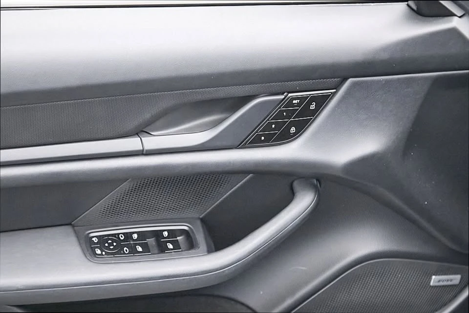 2021 Porsche Taycan - Image 14 of 18