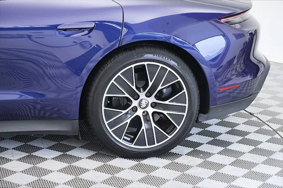 2021 Porsche Taycan - Image 8 of 18