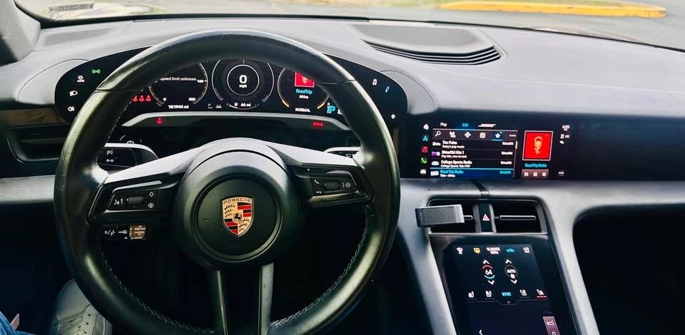 2021 Porsche Taycan - Image 7 of 10