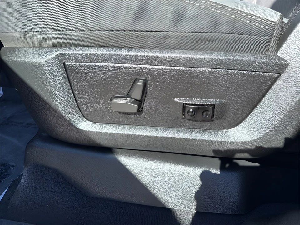 2021 Ram 2500 - Image 10 of 12
