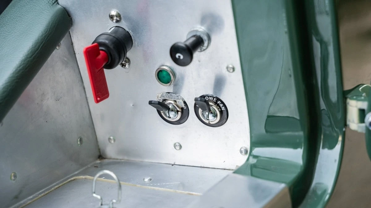 2021 Jaguar Replica - Image 29 of 30