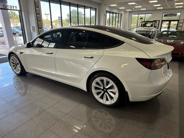 2021 Tesla Model 3 - Image 3 of 12