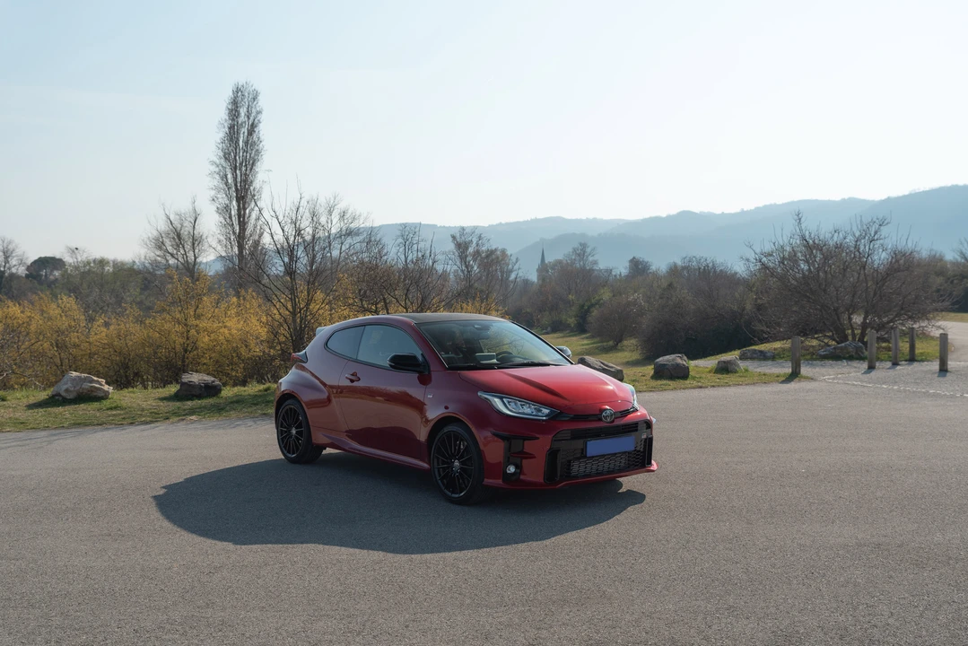 2021 Toyota Yaris - Image 13 of 31
