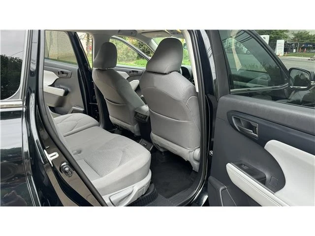 2021 Toyota Highlander - Image 17 of 21