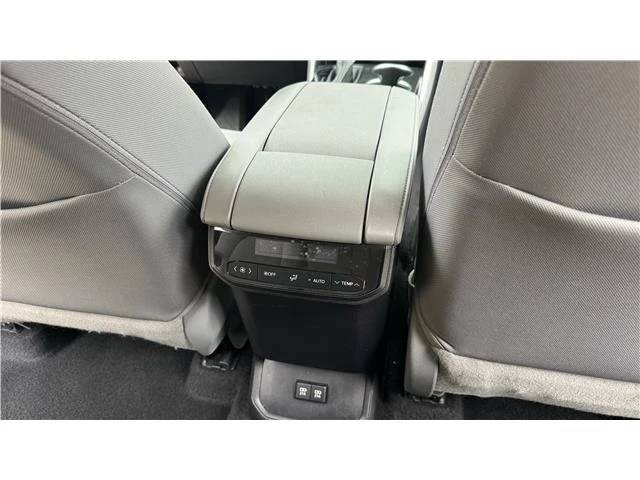 2021 Toyota Highlander - Image 20 of 21