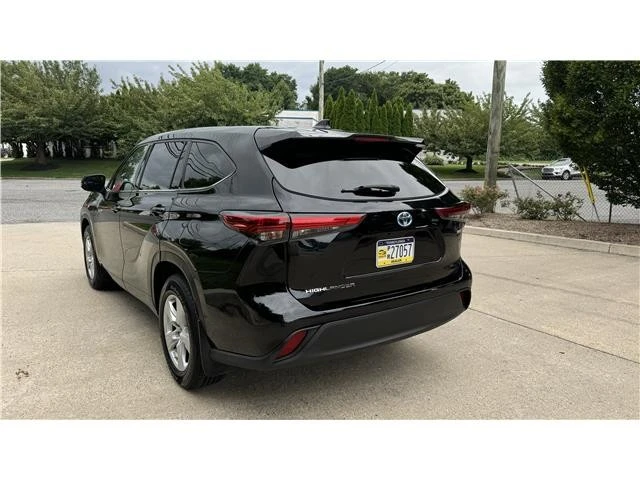 2021 Toyota Highlander - Image 11 of 21