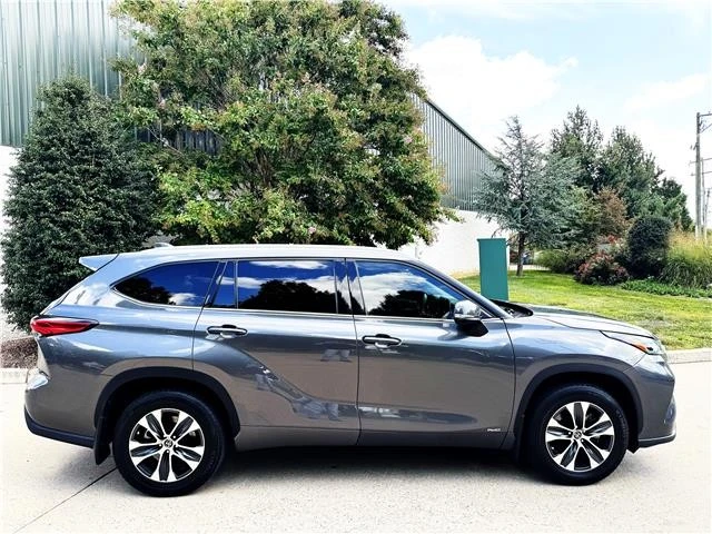 2021 Toyota Highlander - Image 2 of 21