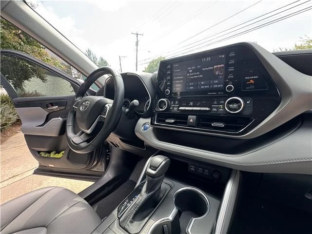 2021 Toyota Highlander - Image 17 of 21