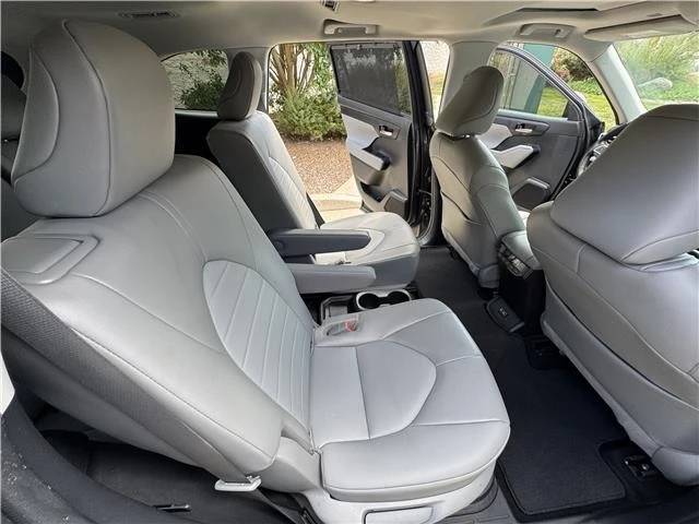 2021 Toyota Highlander - Image 18 of 21