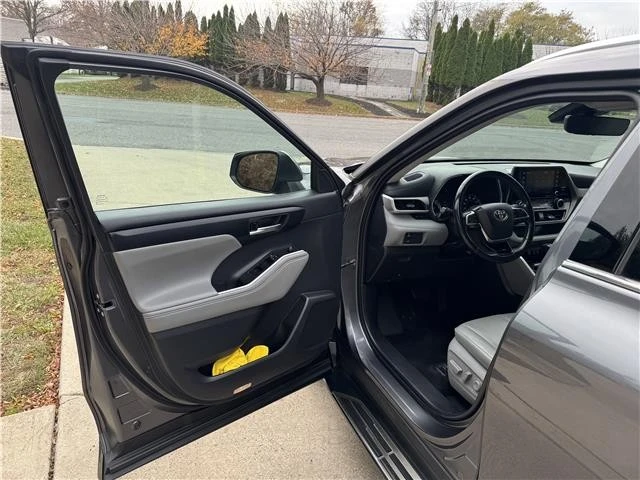 2021 Toyota Highlander - Image 13 of 21