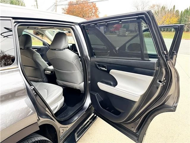2021 Toyota Highlander - Image 16 of 21