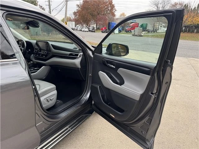 2021 Toyota Highlander - Image 15 of 21