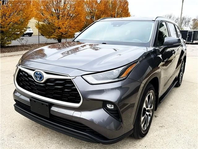 2021 Toyota Highlander - Image 9 of 21