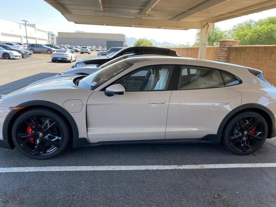 2021 Porsche Taycan 4S - Image 7 of 12