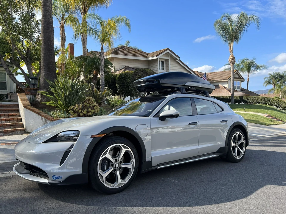 2021 Porsche Taycan Cross Turismo - Image 3 of 4